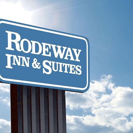Rodeway Inn & Suites Lake Park Exterior photo