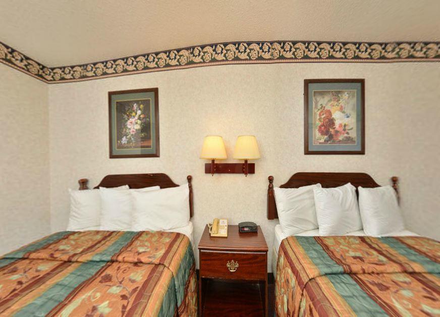 Rodeway Inn & Suites Lake Park Room photo